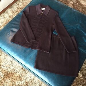 St. John Collection SJK Skirt Set w/gold zipper accent. Great condition.